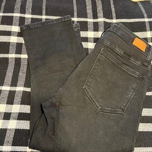 Judy Blue Black Capri Fit Size 9/29